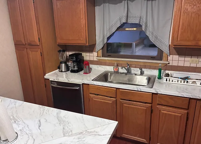 Spacious 2-Bedroom Apt In The Crest