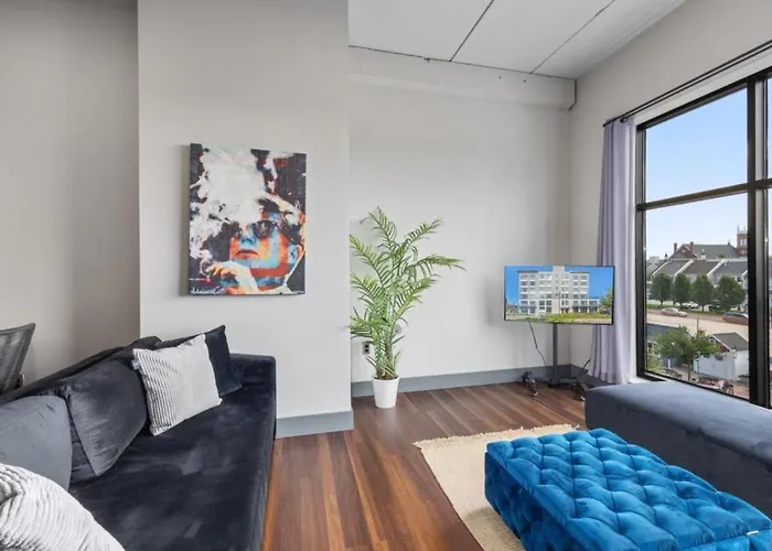 Luxury Apartment W City Views - Leonard Building