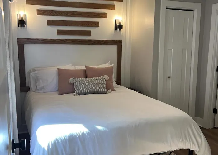 Urban Queen Apartment At The Victorian Unit D