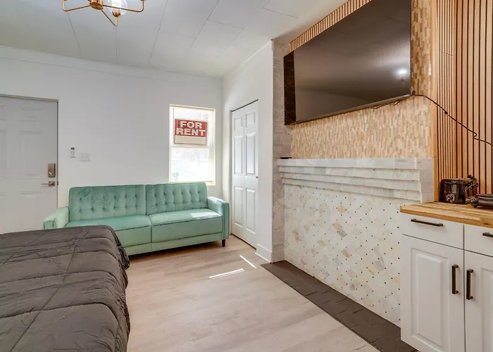 Historic Hinton Gem: Walkable Luxury Near Dtwn!