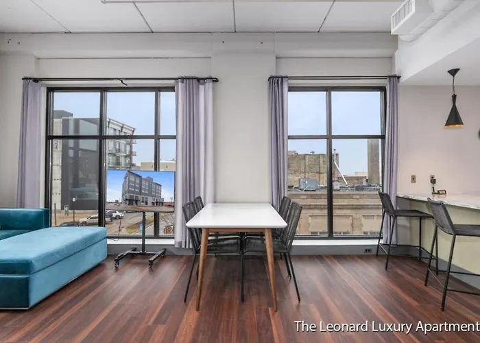 1 Queen Bedroom W City Views - Leonard Building
