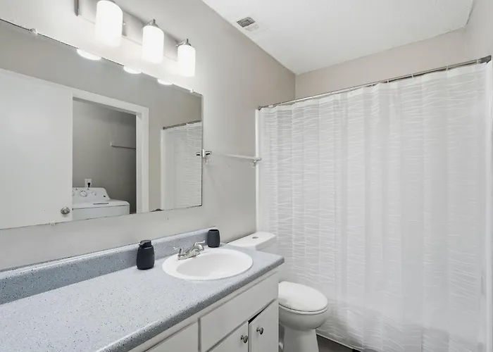 Modern 2Br Retreat Near Stone Mountain