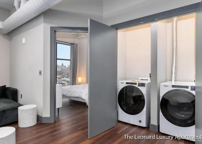 Luxury Apartment W City Views - Leonard Building