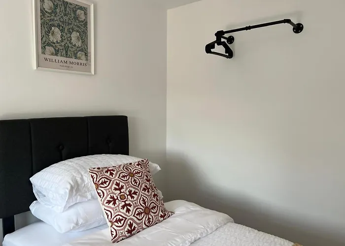 Cosy Flat Near Gatwick Free Parking