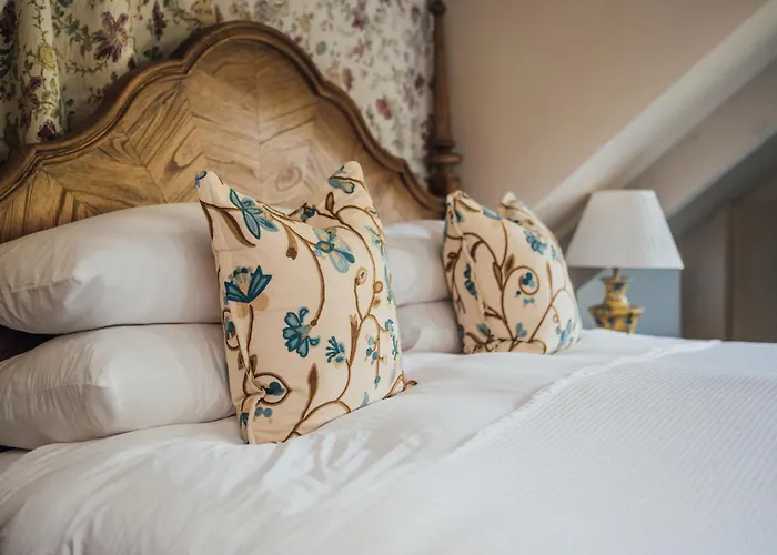 Farthings Hotel And Restaurant