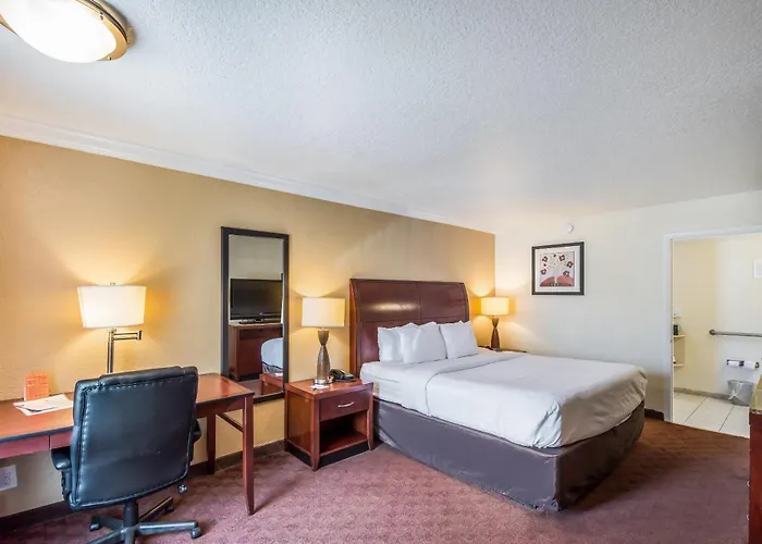 Clarion Inn & Suites Central Clearwater Beach