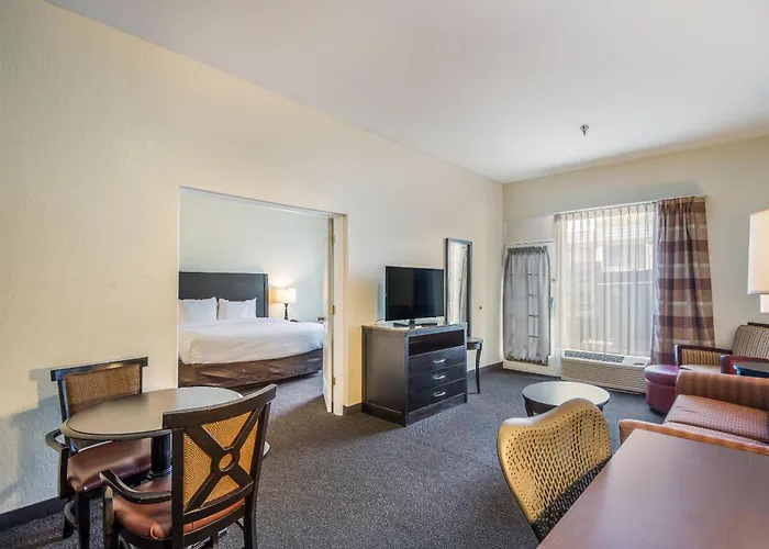 Clarion Inn & Suites Central Clearwater Beach