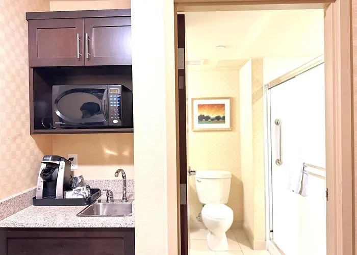 Holiday Inn Express & Suites Riverport Richmond By Ihg