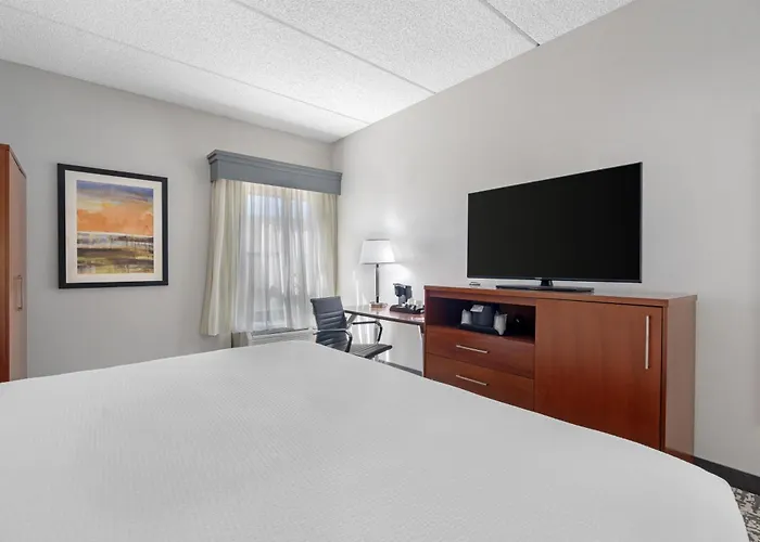 Best Western Plus Fresno Airport Hotel