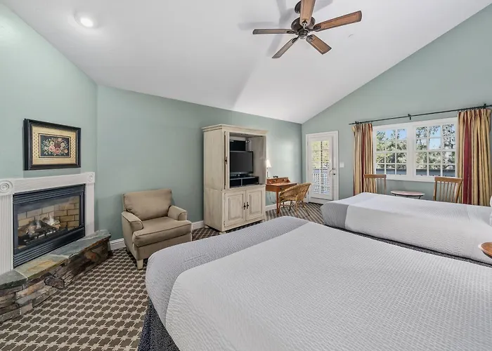 Cambria Pines Lodge