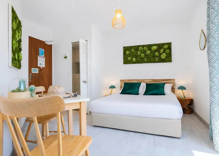 Hotel Almanarre Plage - Hotel Eco-Responsable Face A La Mer