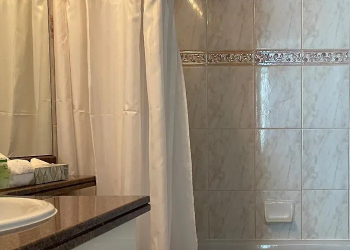 Carmana Hotel & Suites