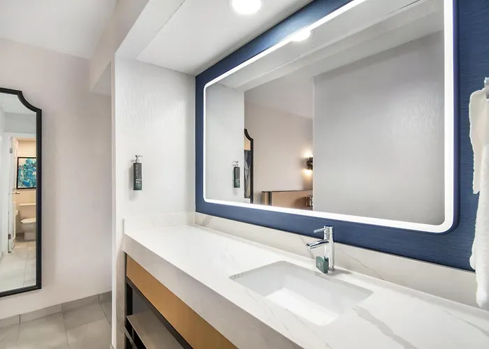 Doubletree By Hilton Buffalo-Amherst