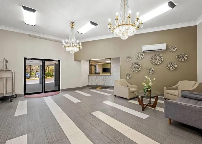 Super 8 By Wyndham Homewood Birmingham Area