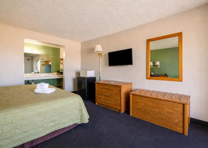 Super 8 By Wyndham Barstow