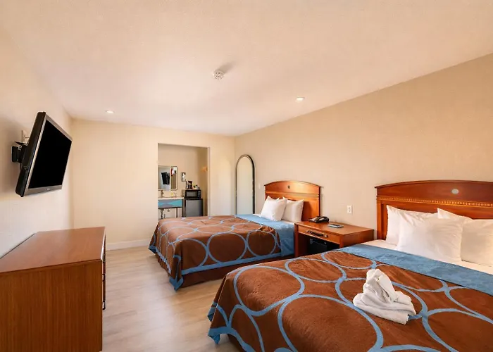 Super 8 By Wyndham Barstow