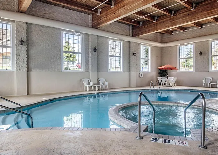 Comfort Inn & Suites Grafton-Cedarburg