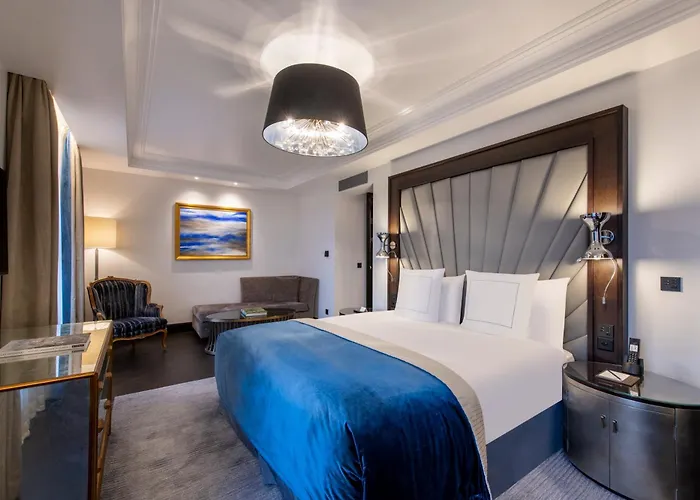 Royal Savoy Hotel & Spa