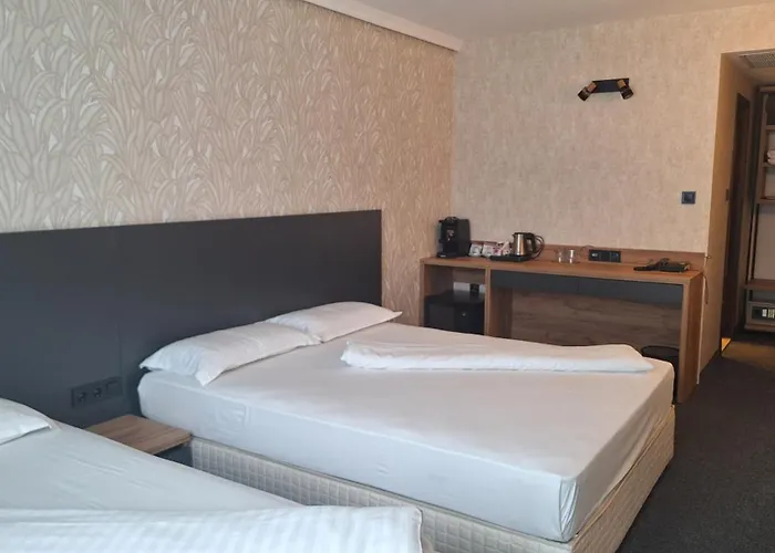 Budapest Hotel - Free Parking