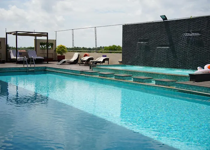 Flora Airport Hotel And Convention Centre Kochi