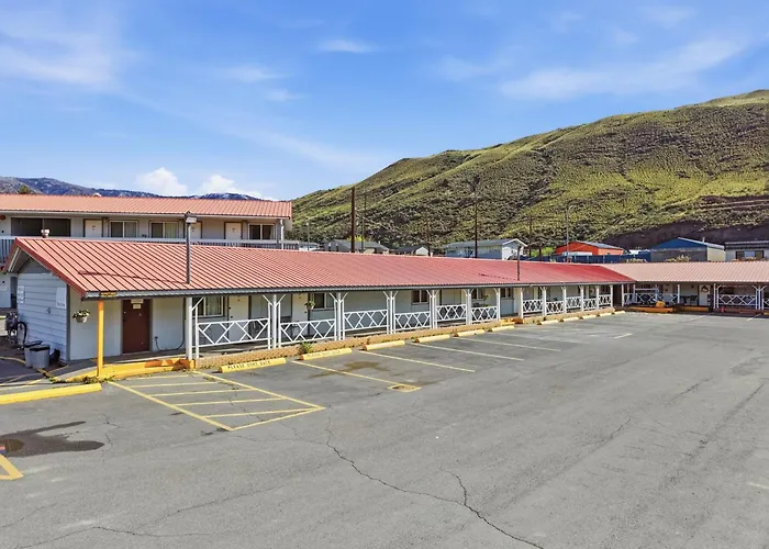 Canada'S Best Value Desert Inn & Suites
