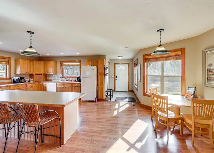 Columbia Falls Private Retreat: Pool Table & Deck!