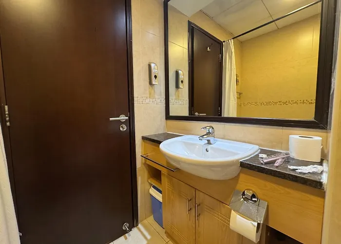 Click Stay - Jlt - Entire Studio & Balcony Lakes View Apartment -Hw
