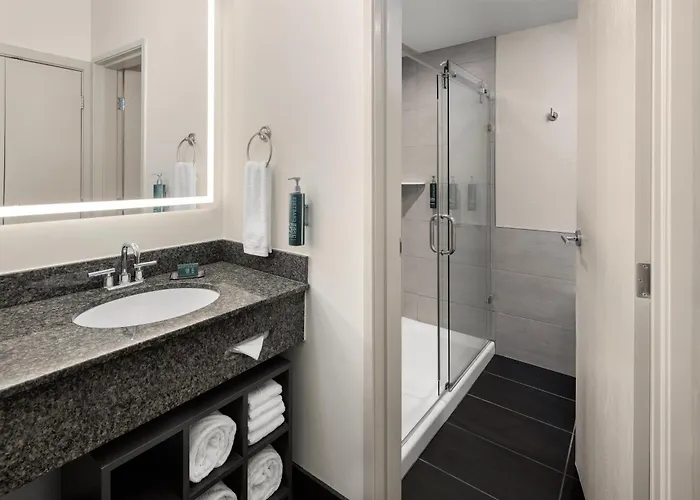 Doubletree By Hilton Racine Harbourwalk