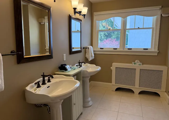 Crown Mansion Boutique Hotel & Villas