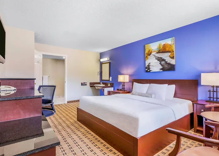 Days Inn By Wyndham Golden