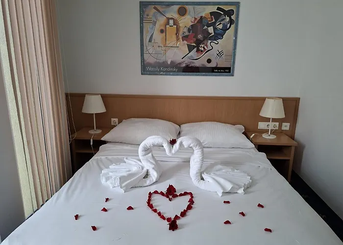 Hotel Am Schlosspark , Wiesbaden