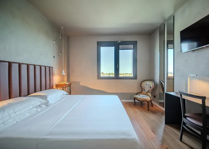 Point Hotel