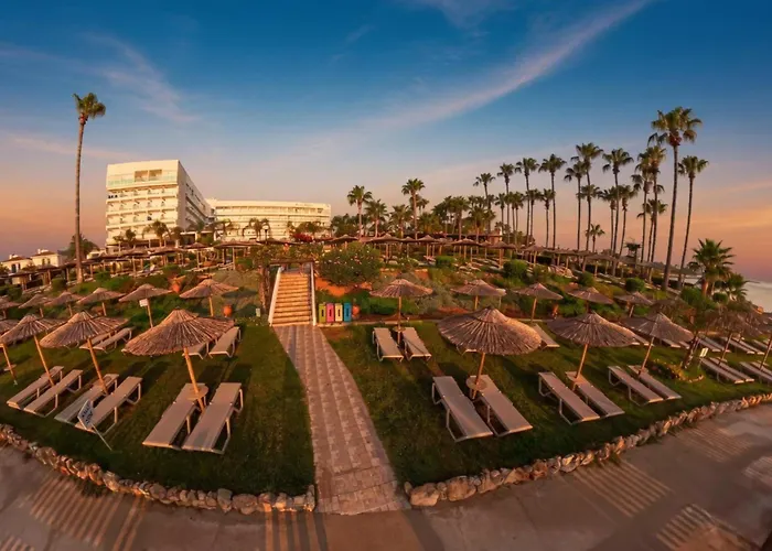 Cavo Maris Beach Hotel & Suites