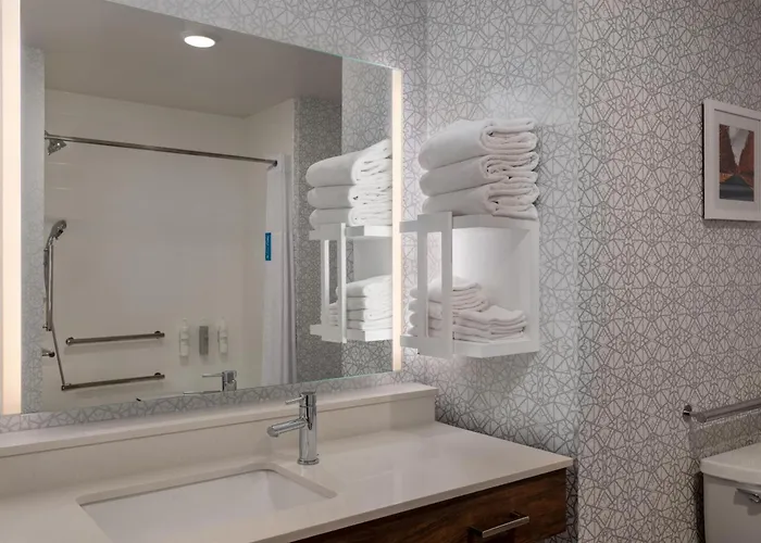 Hampton Inn & Suites West Bend