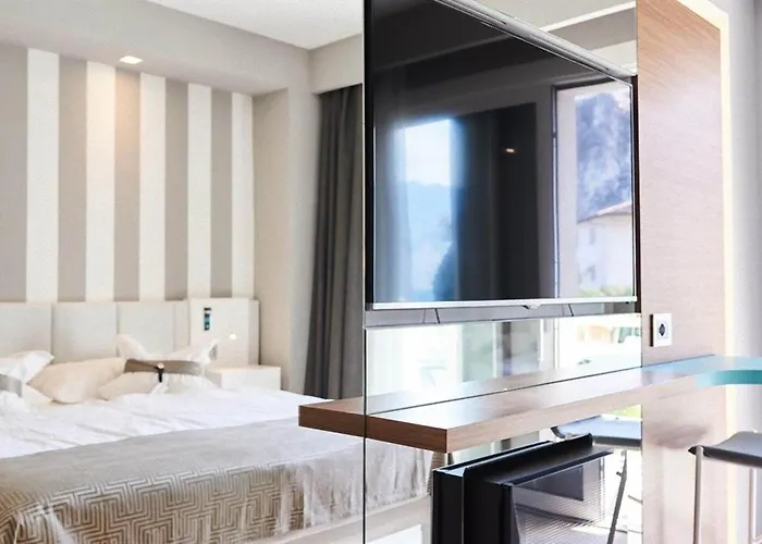 Hotel Castello Lake Front