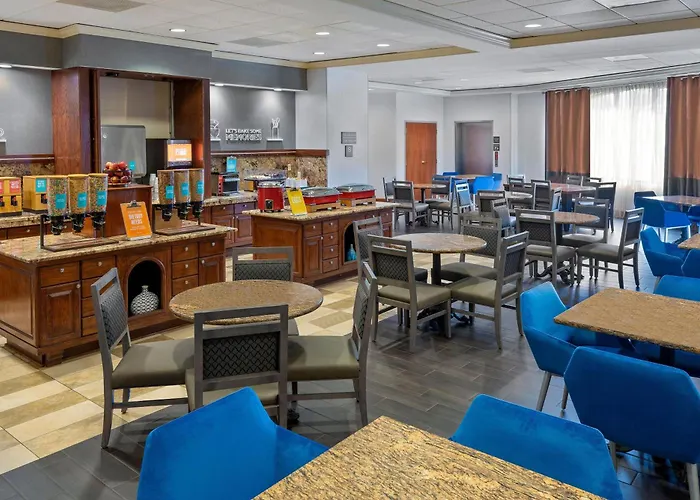 Hampton Inn & Suites Country Club Plaza