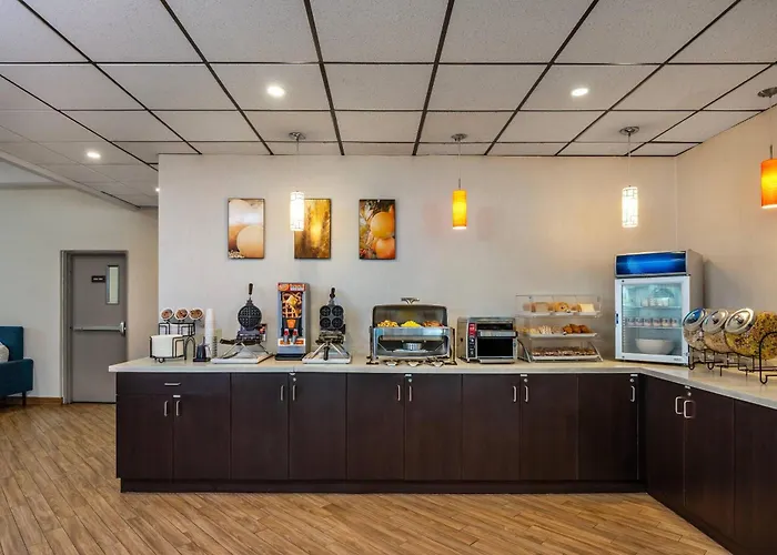 Comfort Inn & Suites Barrie - Highway 400