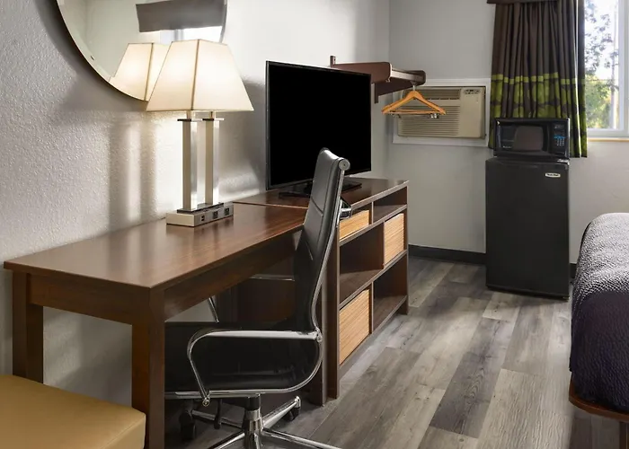 Super 8 By Wyndham Latham - Albany Airport