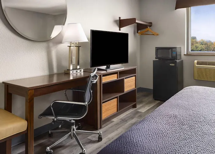 Super 8 By Wyndham Latham - Albany Airport