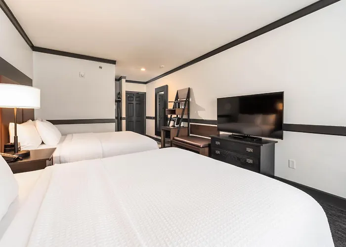 The Craftsman Inn & Suites