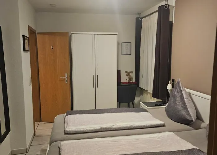 Hotel Alt Cues