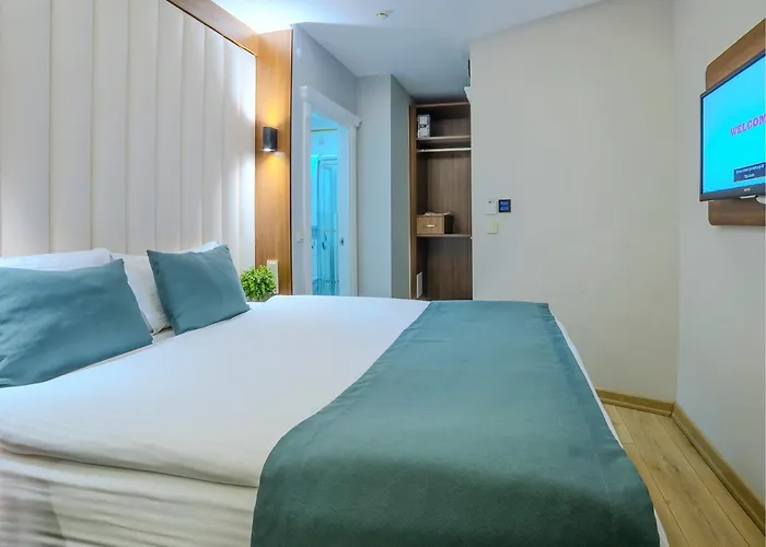 Weingart Black Tulip Hotel