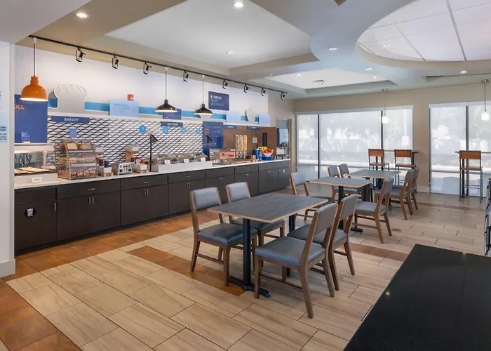Holiday Inn Express & Suites Lakeland South By Ihg