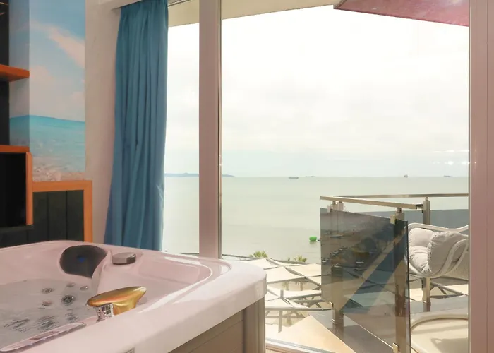 Vila One Beach Hotel