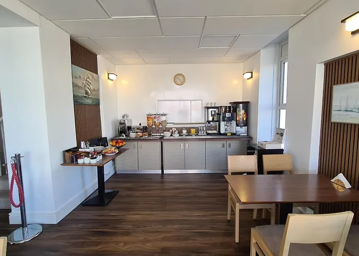 Torland Hotel - Seafront Location, Guaranteed Free Parking