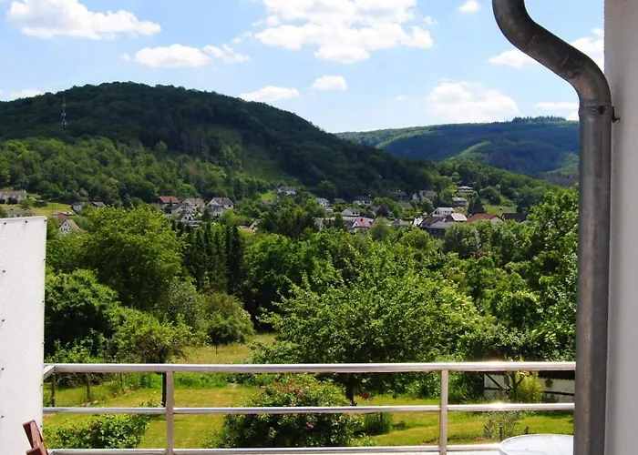 Hinter den Spiegeln