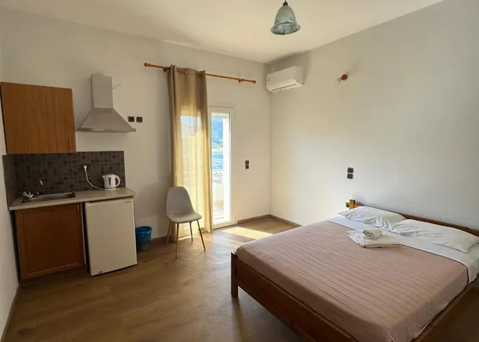 Molos Beach Rooms
