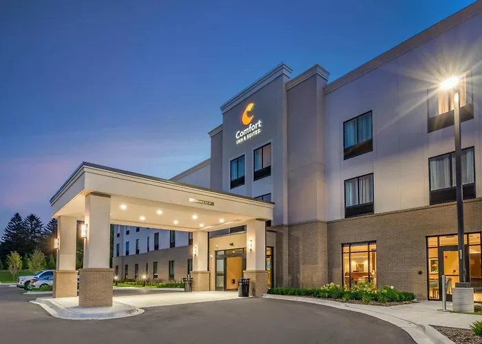 Comfort Inn & Suites Clarkston Pine Knob Area