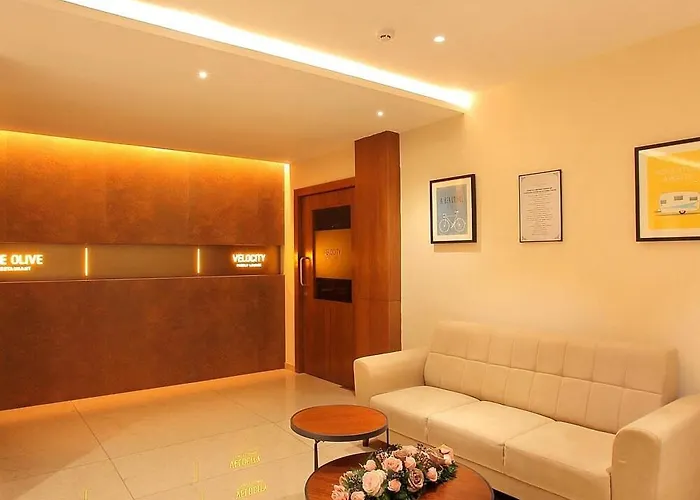 Crystal Plaza Luxury Business Hotel