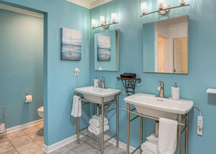 Charming Retreat On 20 Acres W/ Private Lake!